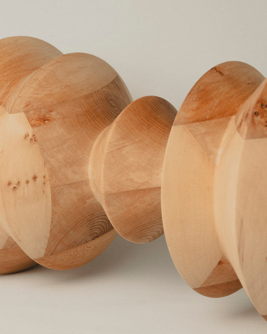 Vista detail1 del Totem Nº 02 en aliso, hecho por Yubero Torno.