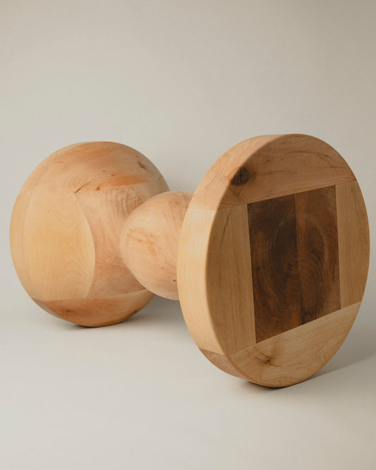 Vista detail1 del Totem Nº 04 en aliso, hecho por Yubero Torno.