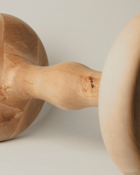 Vista detail1 del Totem Nº 05 en aliso, hecho por Yubero Torno.