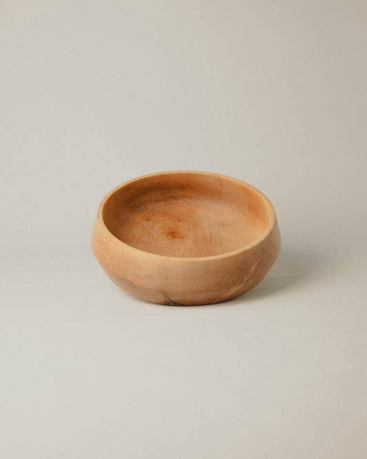 Vista frontal del cuenco de arce Nº 6, hecho por Yubero Torno