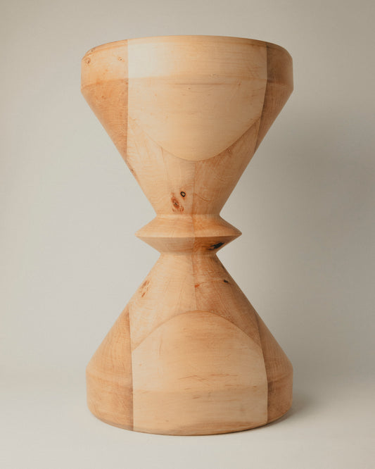 Vista frontal del Totem Nº 03 en aliso, hecho por Yubero Torno.