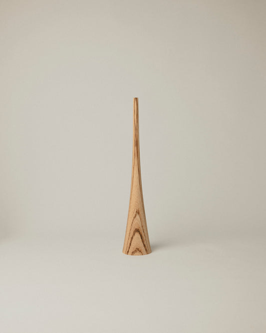 Jarrón de zebrano cónico y afilado. Diseño vertical hecho a mano